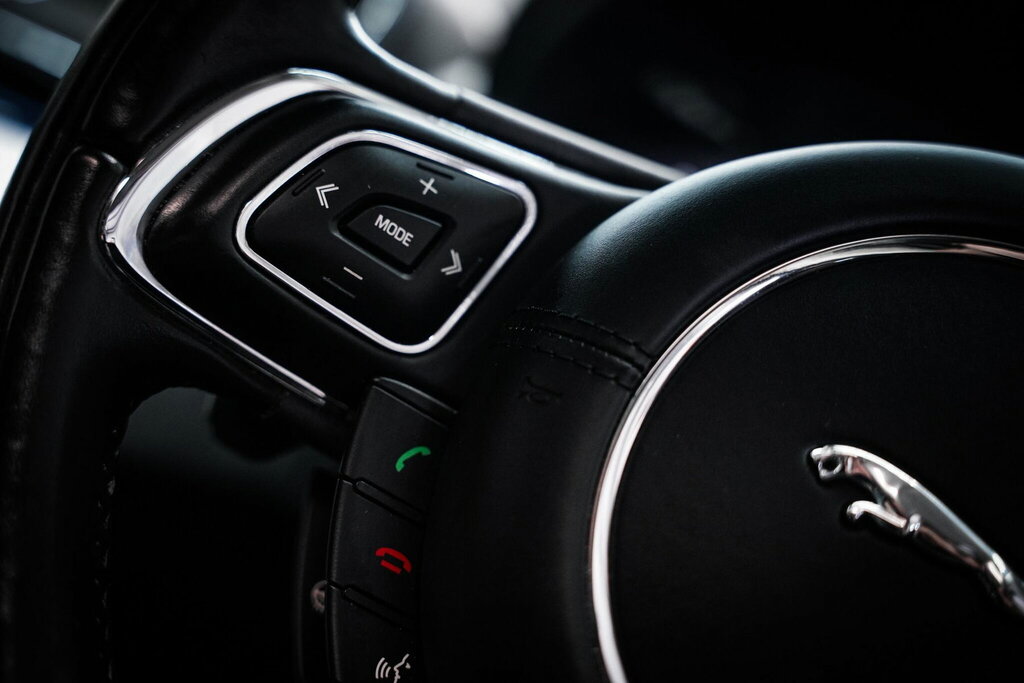 Jaguar XJ Xj Portfolio V6 D Silver #42