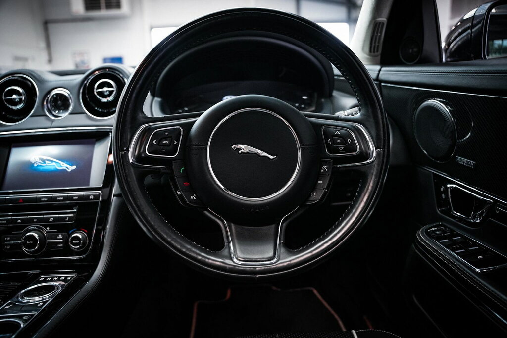 Jaguar XJ Xj Portfolio V6 D Silver #15