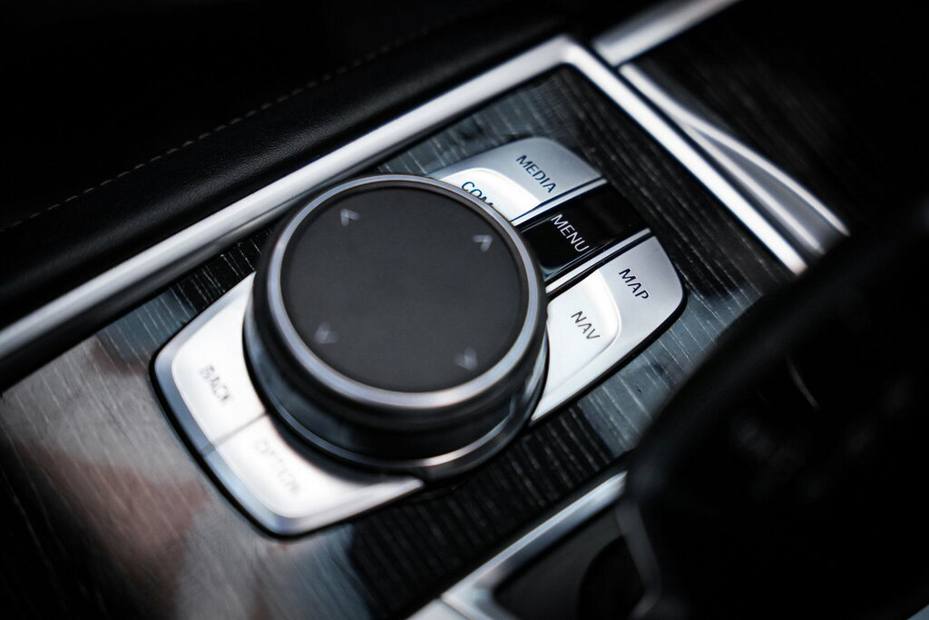BMW 7 Series 730Ld M Sport #35