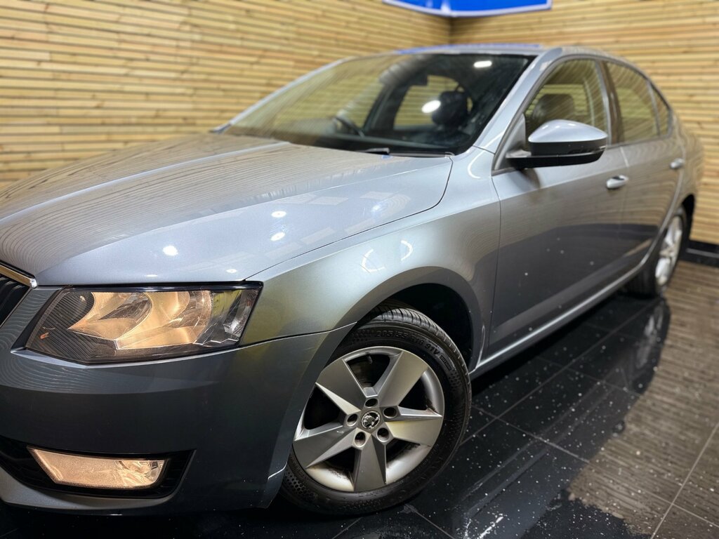 Skoda Octavia S White #17