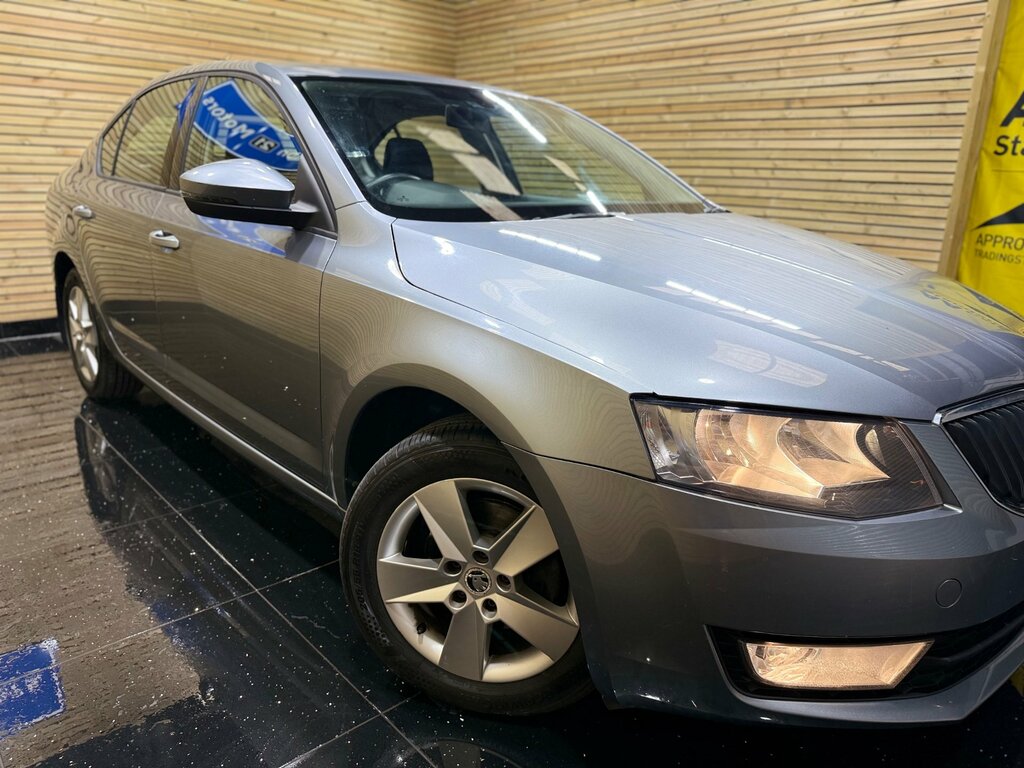 Skoda Octavia S White #18