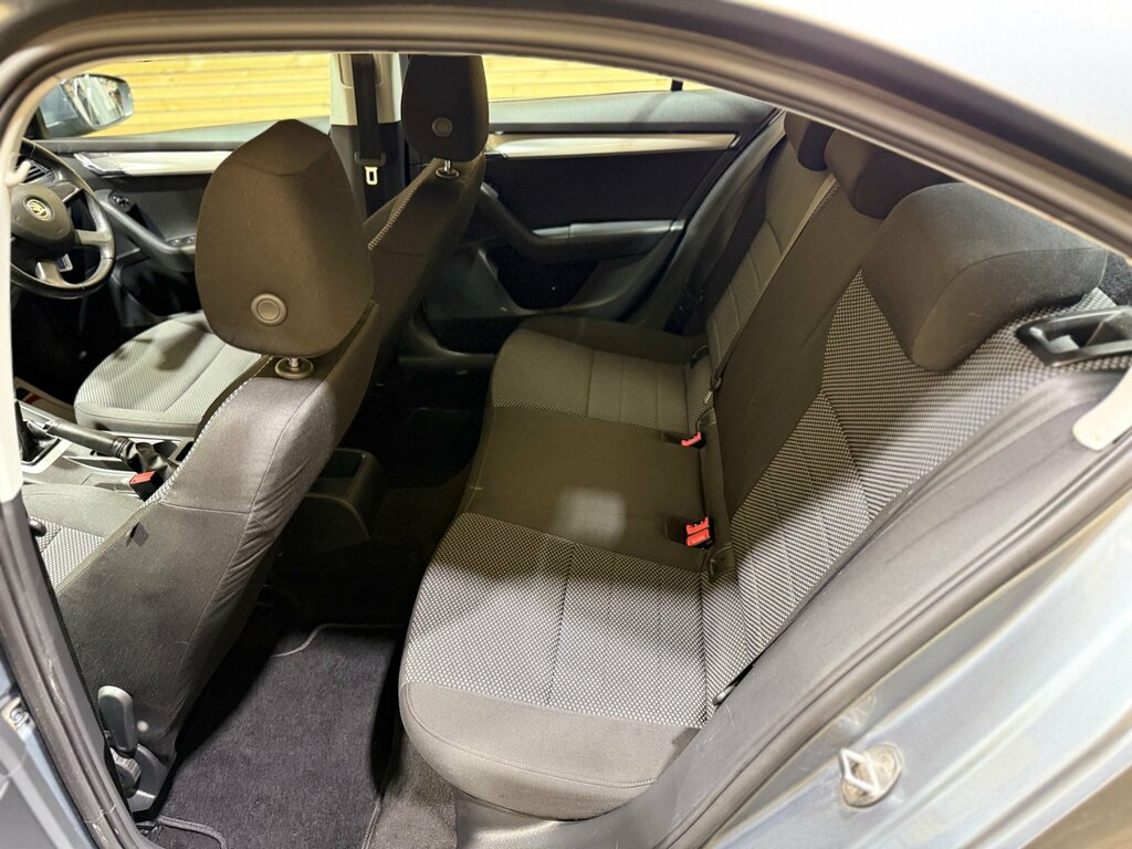 Skoda Octavia S White #23