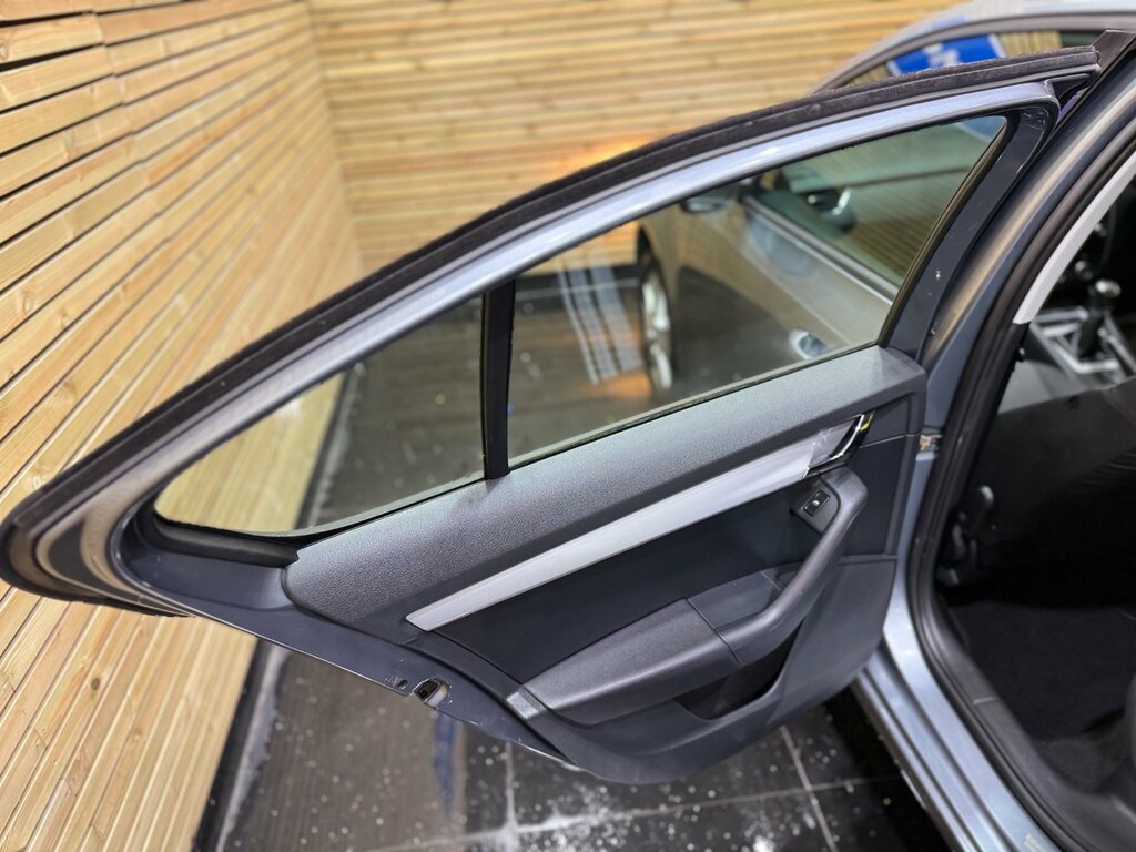 Skoda Octavia S White #24