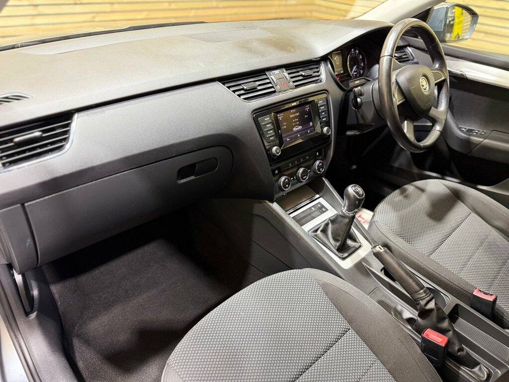 Skoda Octavia S White #27