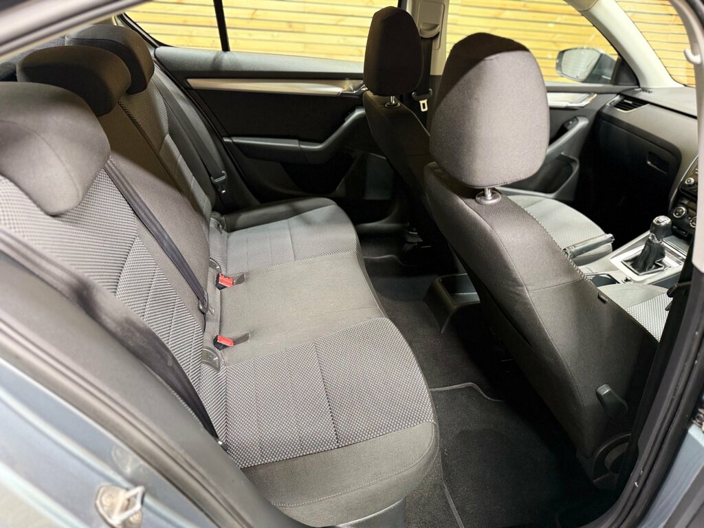 Skoda Octavia S White #8