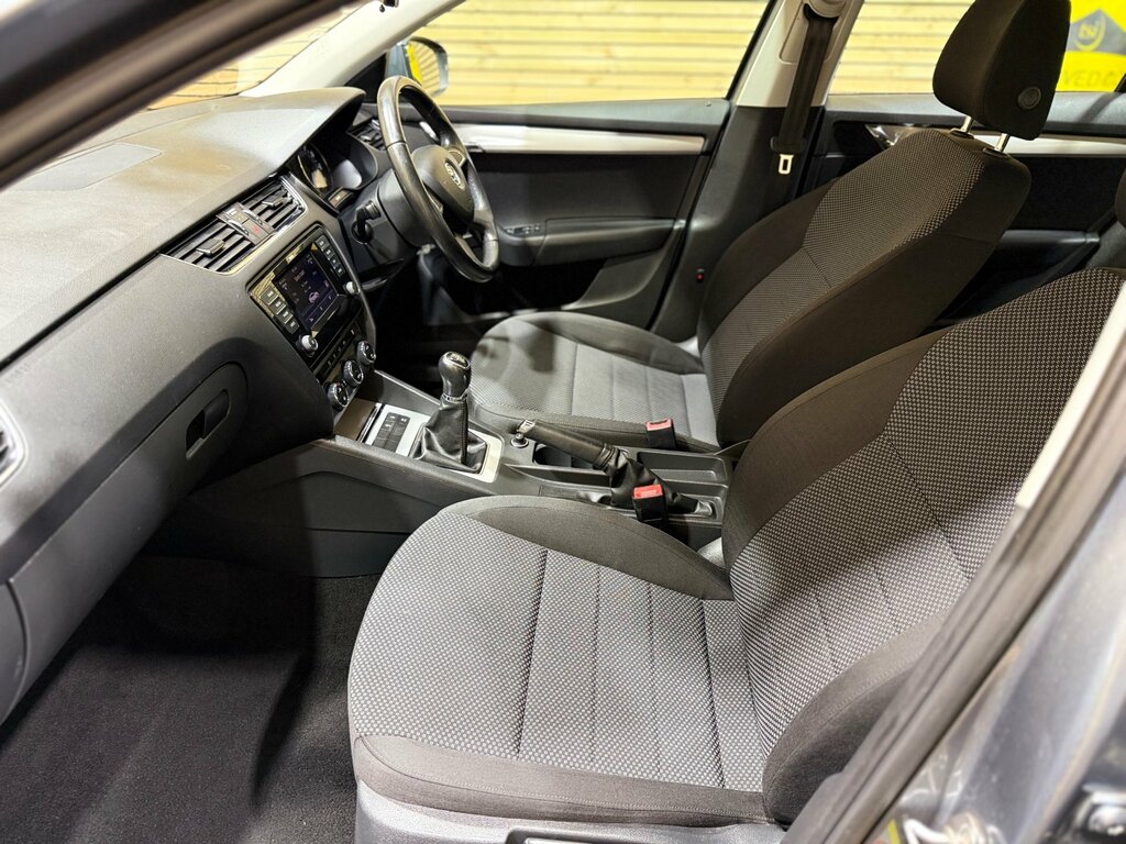 Skoda Octavia S White #26