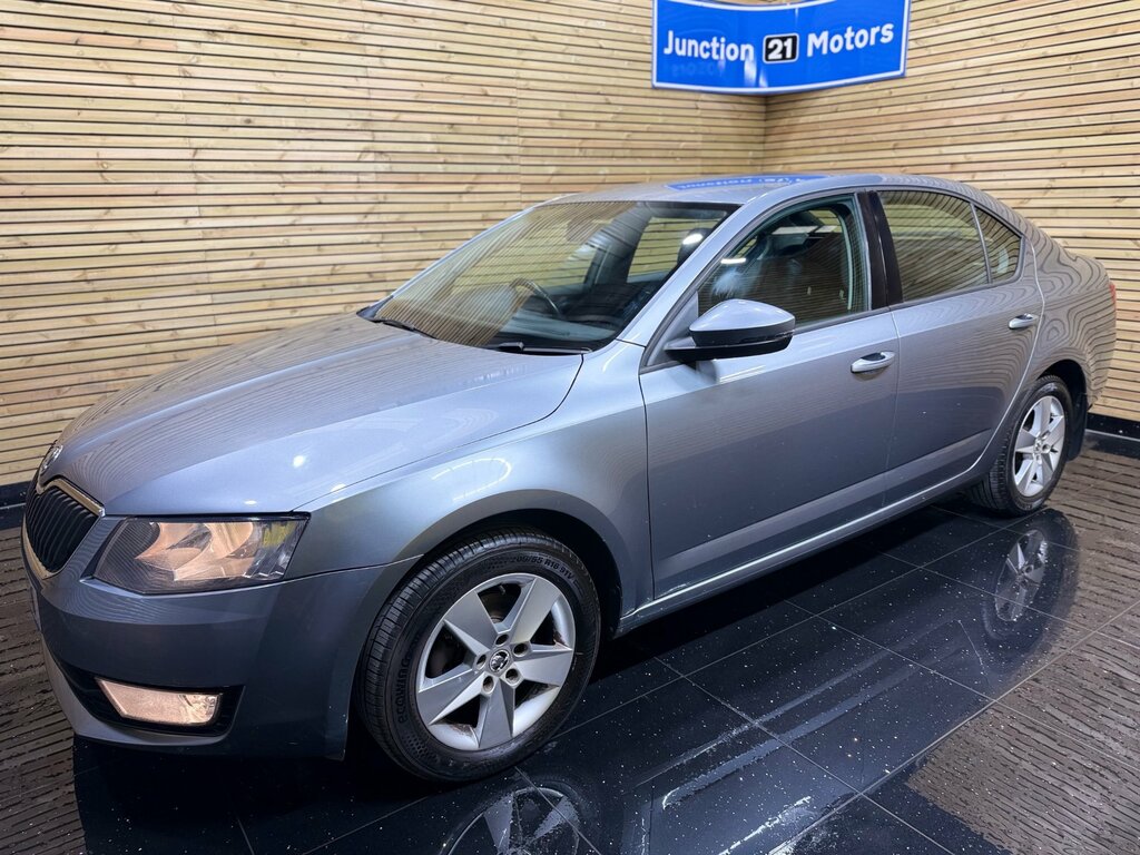 Skoda Octavia S White #14