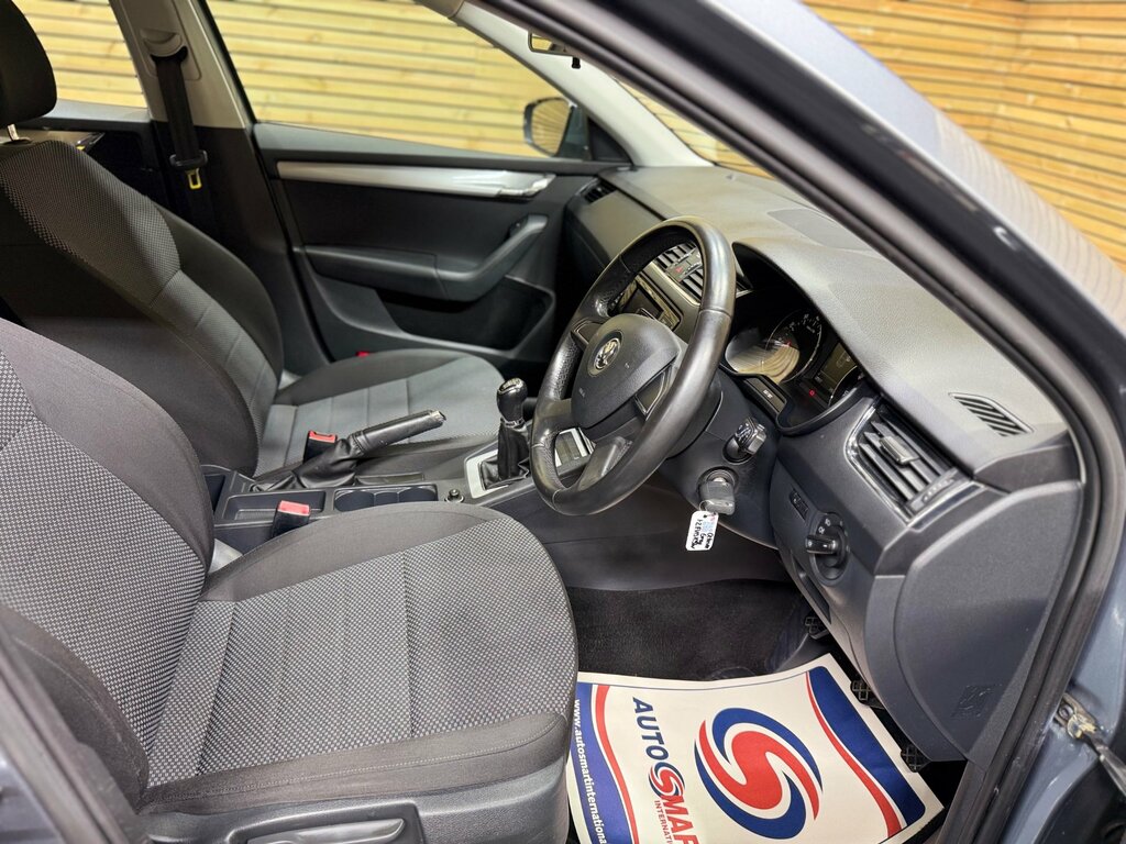 Skoda Octavia S White #7