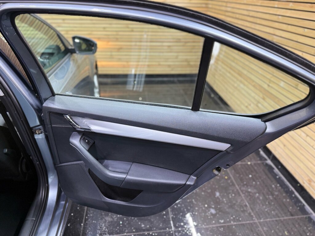 Skoda Octavia S White #21