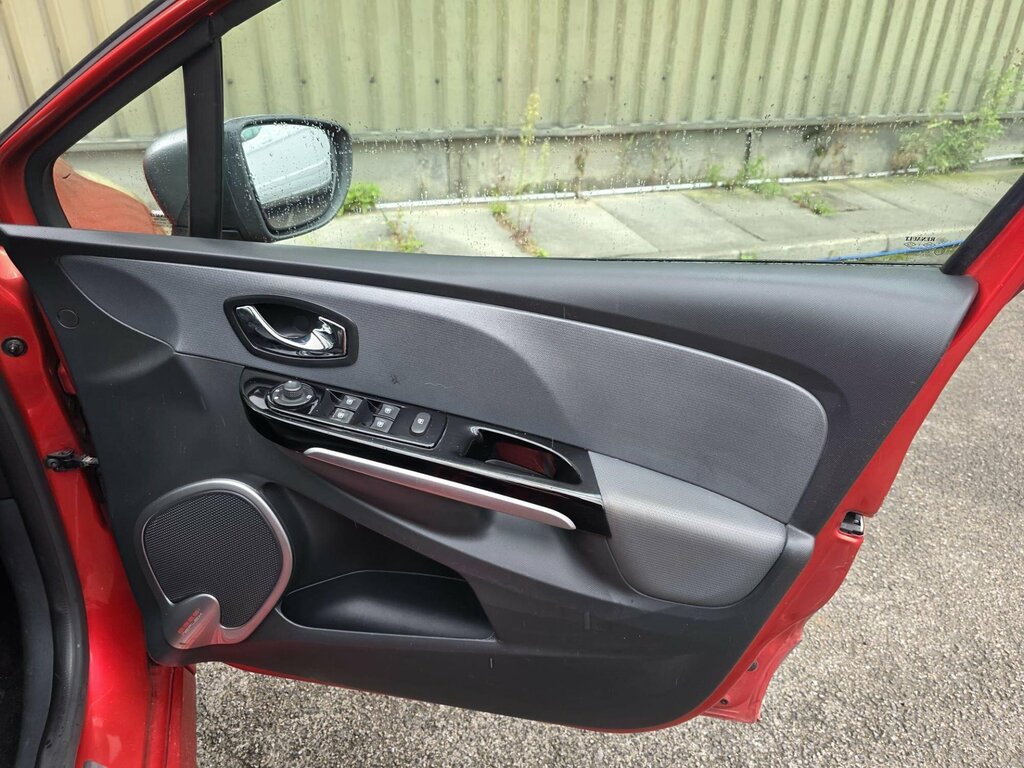 Renault Clio 1.1 Expression Plus 16V 75 Bhp White #19