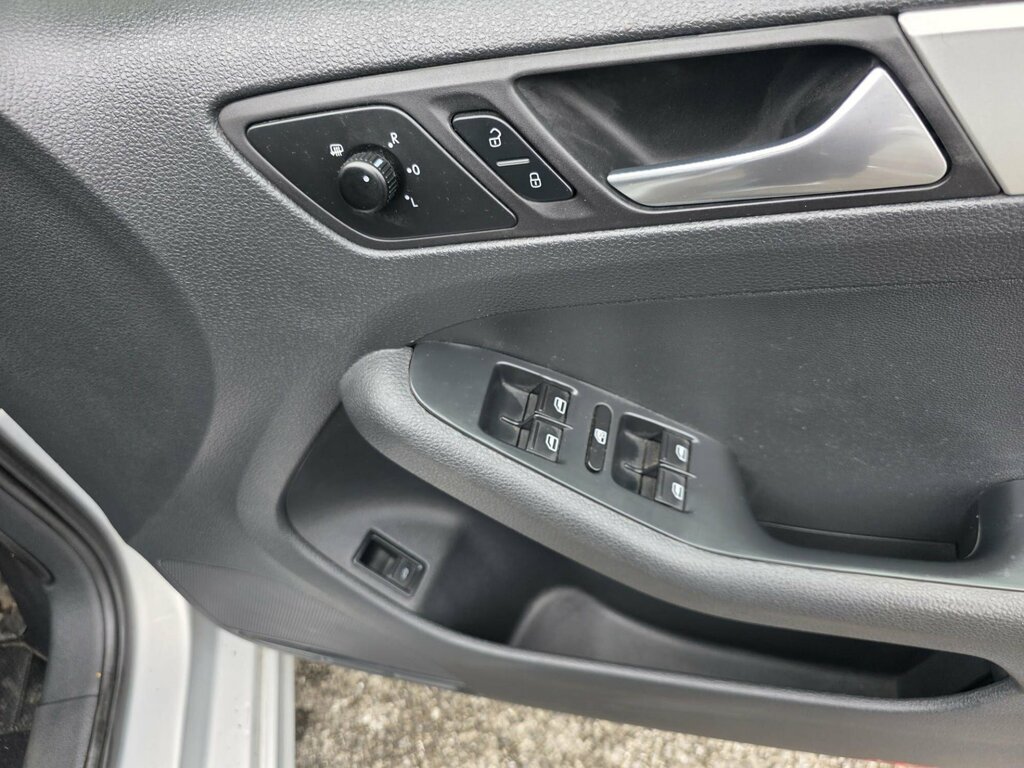 Volkswagen Jetta S Silver #24