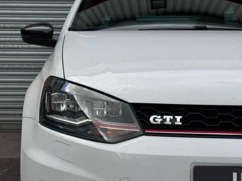 Volkswagen Polo 1.8 Tsi Bluemotion White #6