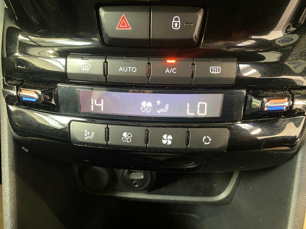 Peugeot 2008 Active Black #16