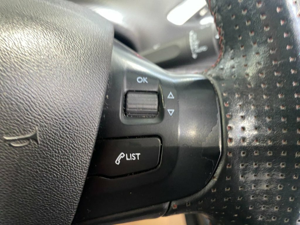 Peugeot 2008 Active Black #26