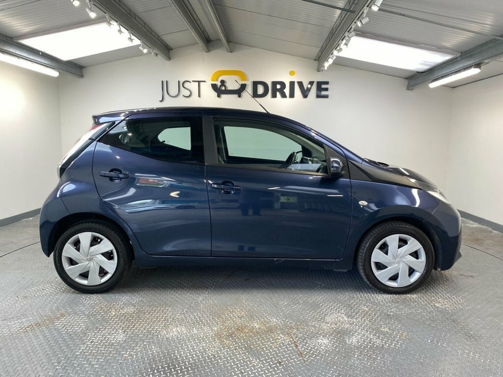 Toyota Aygo 1L X-play Blue #6