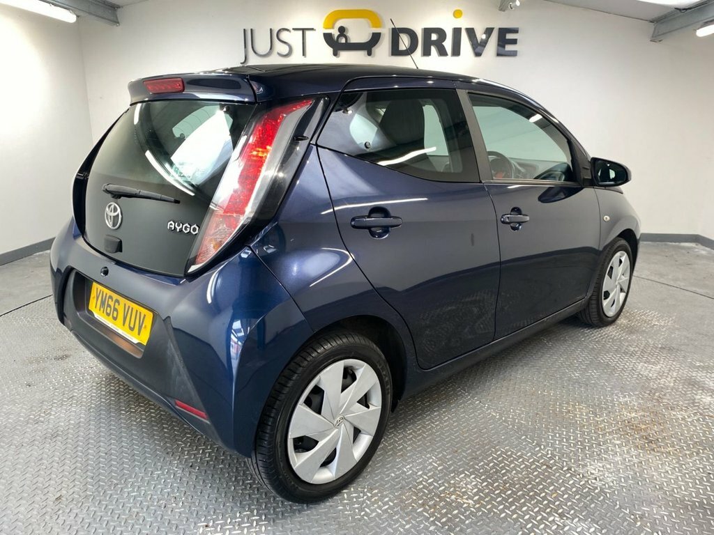 Toyota Aygo 1L X-play Blue #5