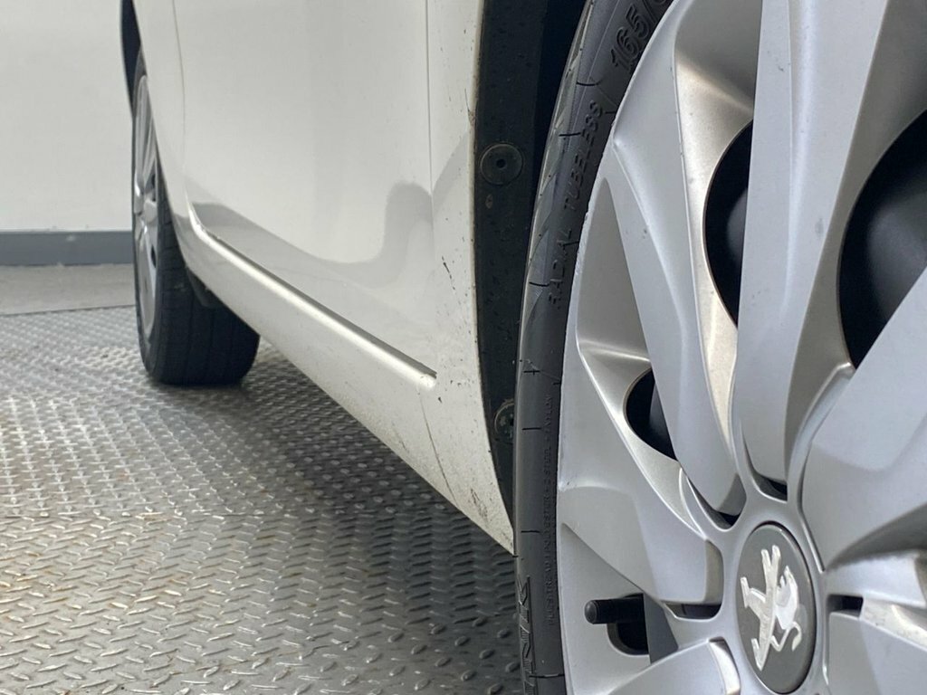 Peugeot 108 1.0 Vti Active Top White #26