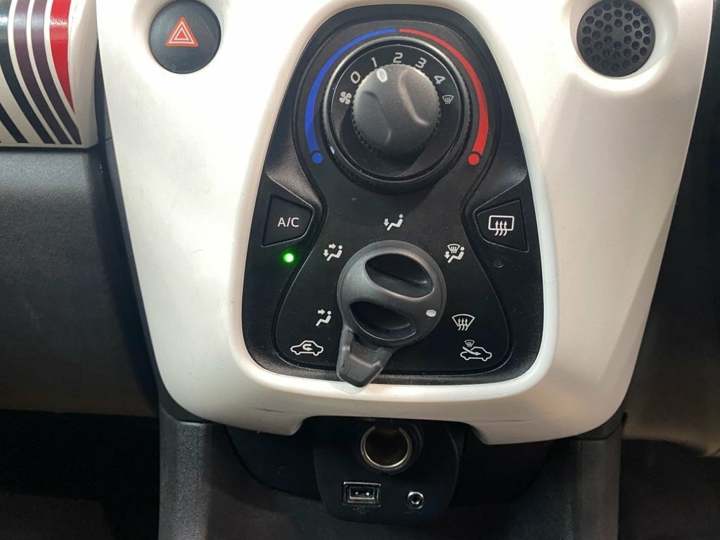 Peugeot 108 1.0 Vti Active Top White #16