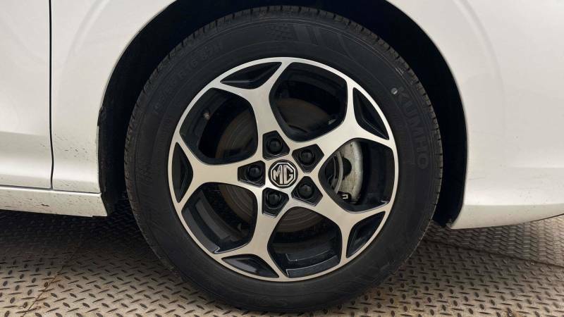 MG MG3 1.5 Hybrid Trophy Red #8