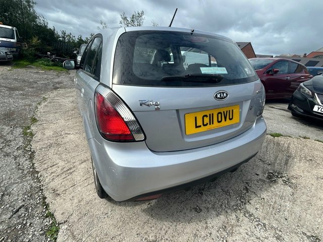 Kia RIO 1.5 Crdi 2 Silver #4