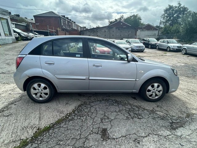 Kia RIO Hatchback 1.4 1 201111 White #7