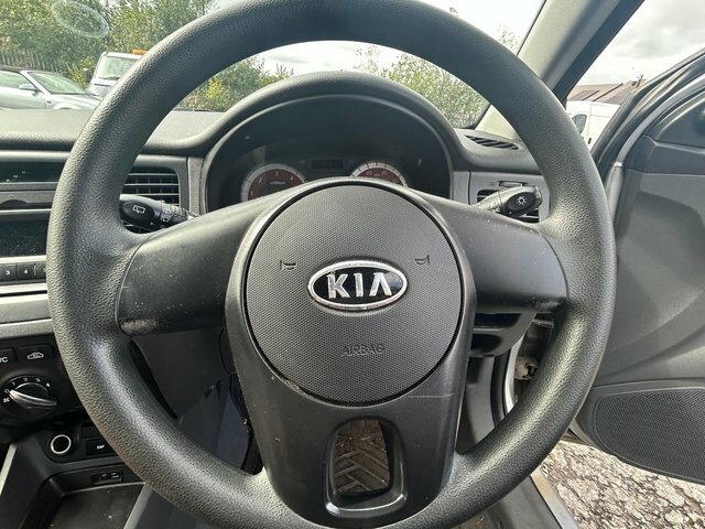 Kia RIO Hatchback 1.4 1 201111 White #9