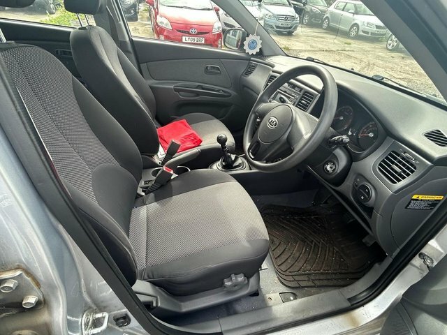 Kia RIO Hatchback 1.4 1 201111 White #8