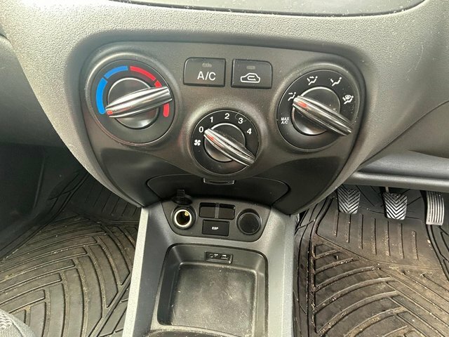 Kia RIO Hatchback 1.4 1 201111 White #12