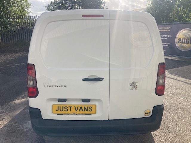 Peugeot Partner Mpv White #4