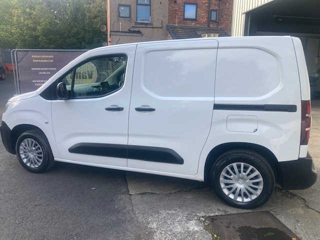 Citroen Berlingo Mpv White #3