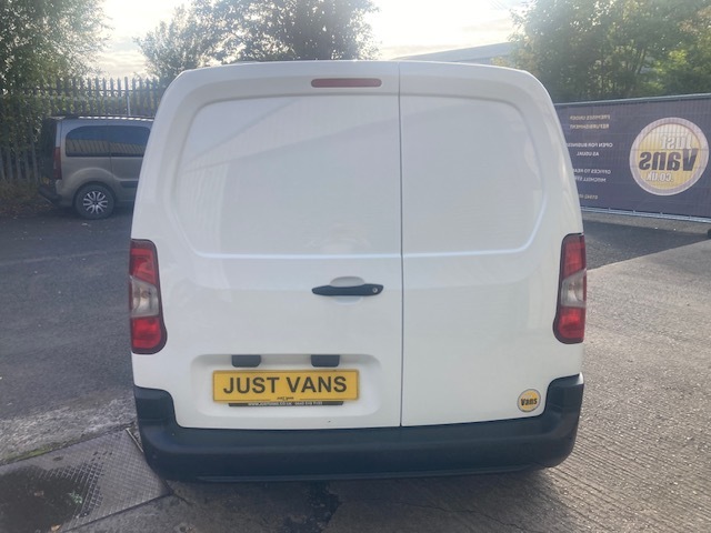 Citroen Berlingo Mpv White #4