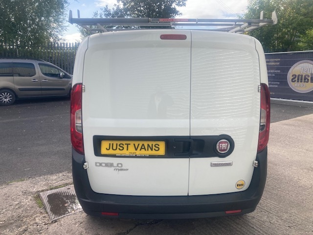 Fiat Doblo Mpv White #4