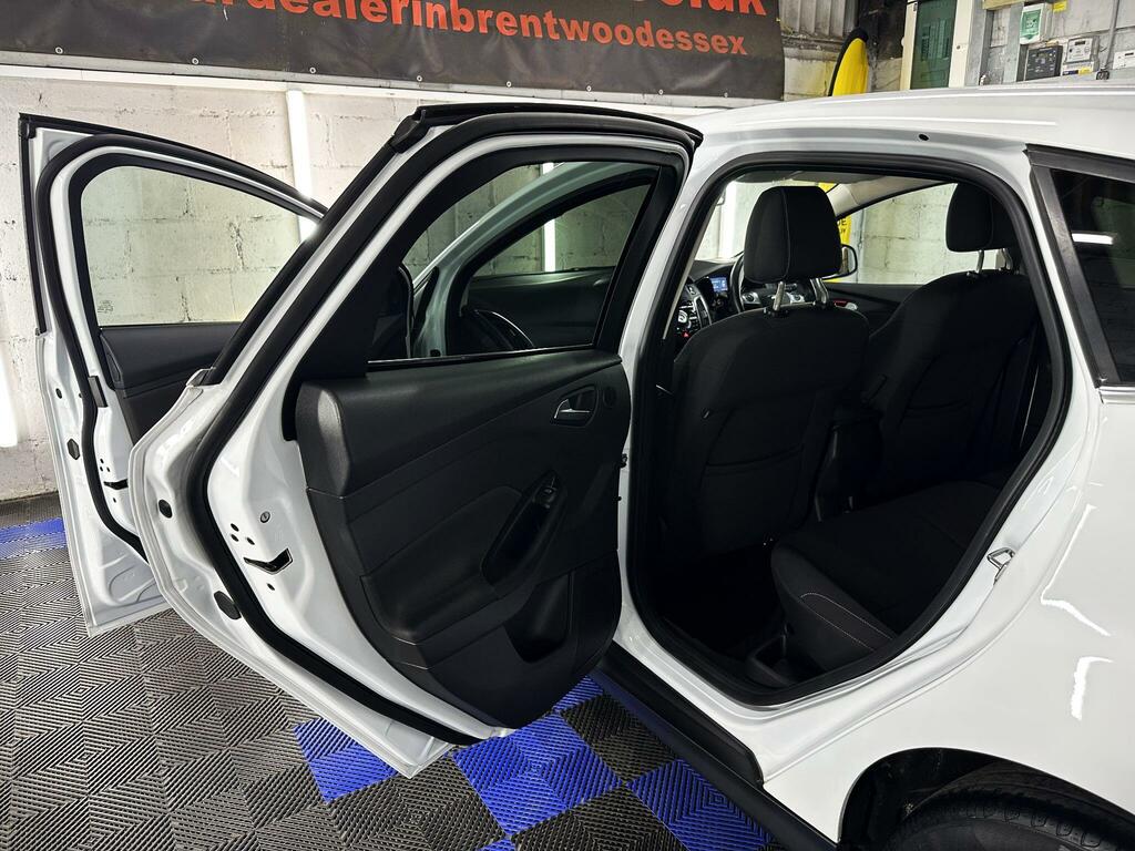 Ford Focus 1.6 Tdci Titanium Navigator White #32