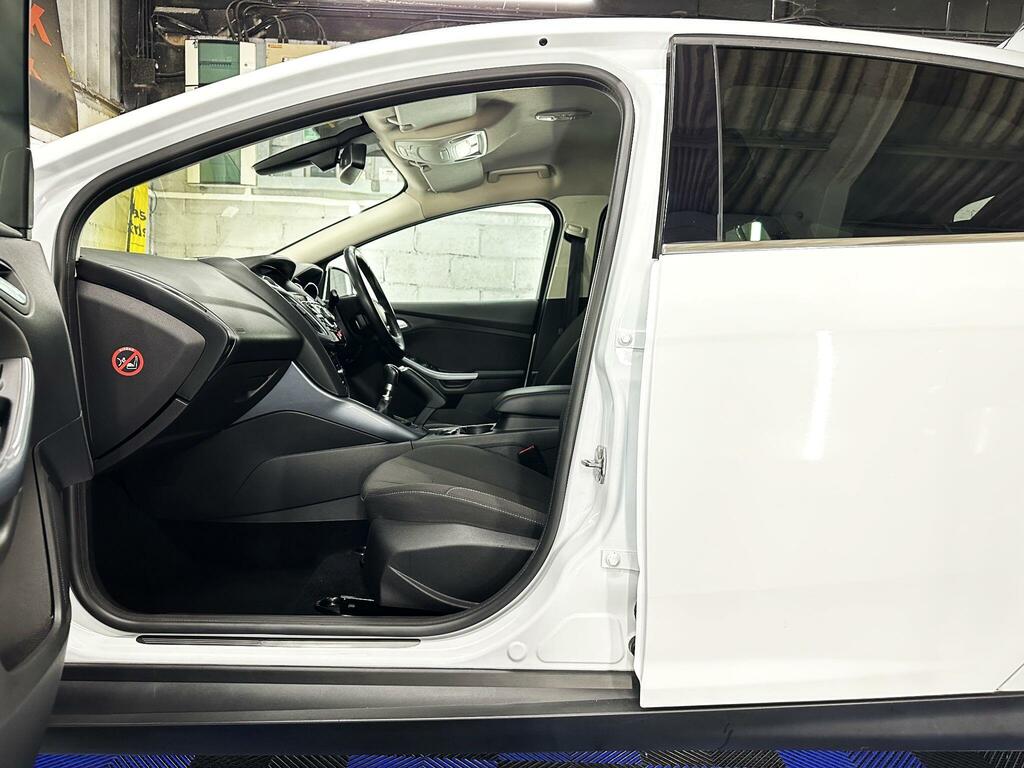 Ford Focus 1.6 Tdci Titanium Navigator White #17