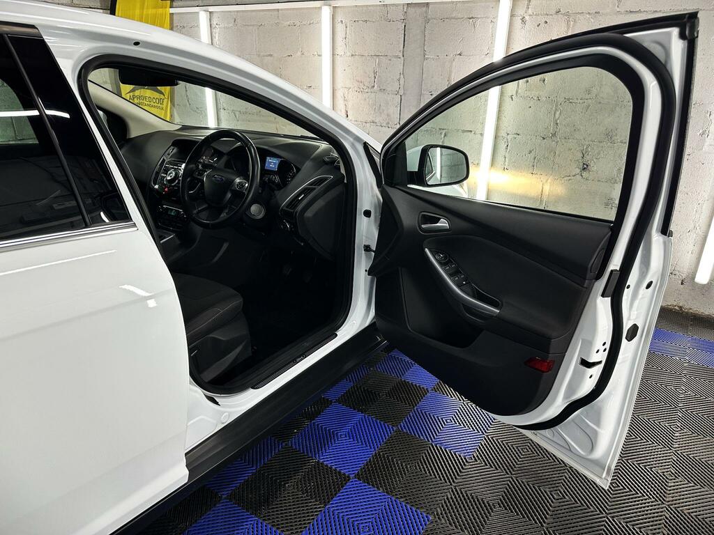 Ford Focus 1.6 Tdci Titanium Navigator White #27