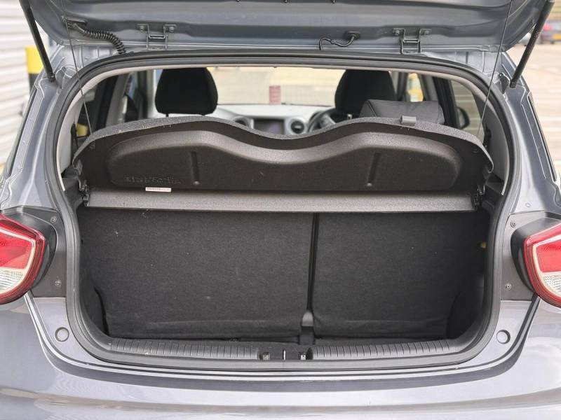 Hyundai I10 Hatchback White #12