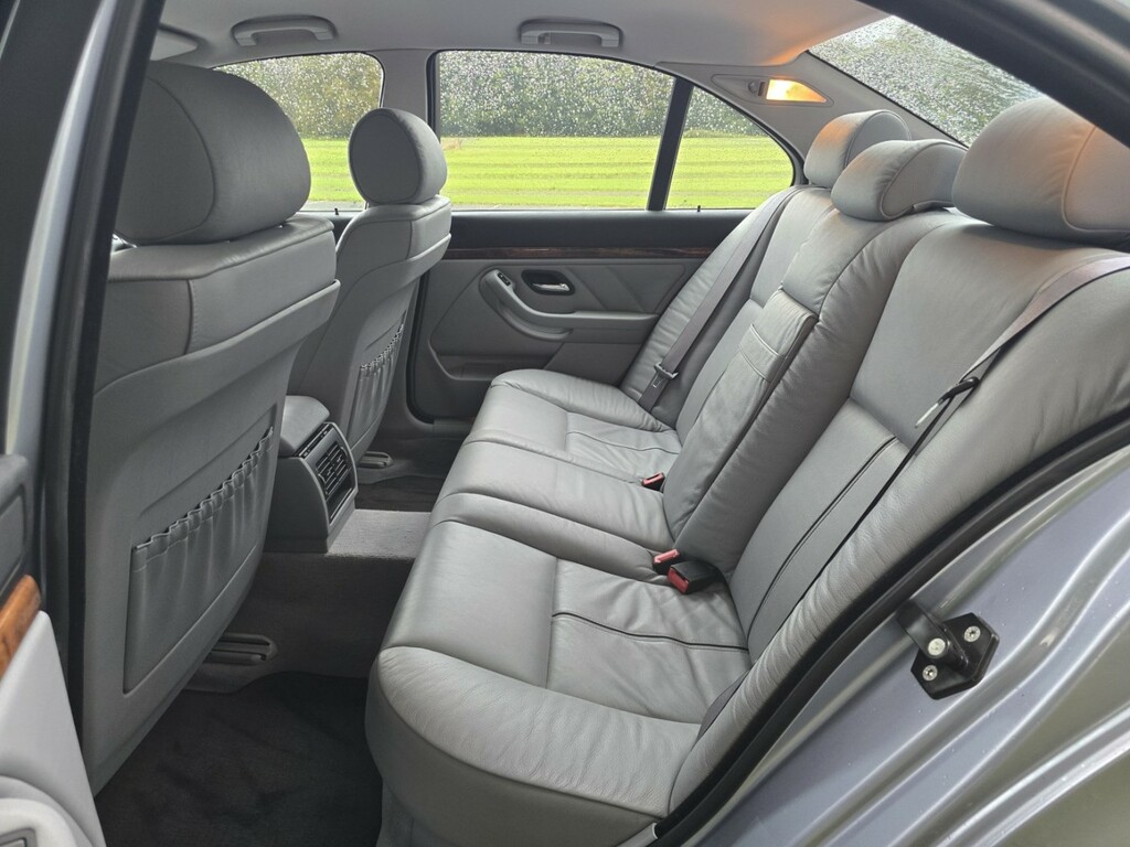 BMW 5 Series 2.5 525D Se Silver #51