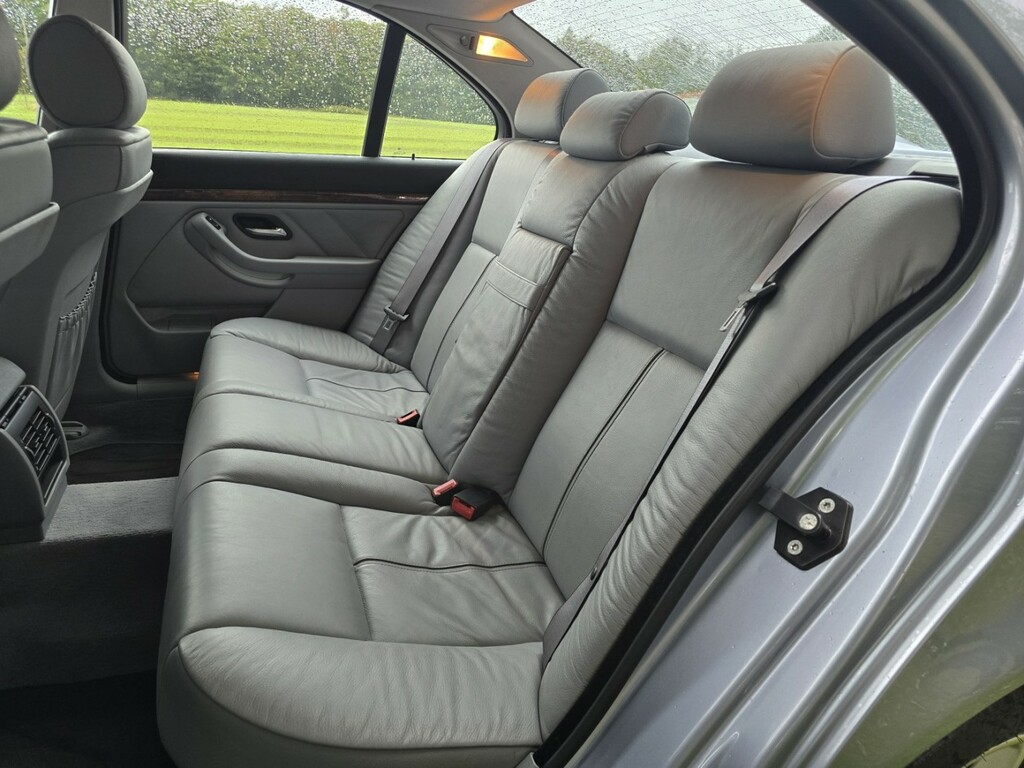 BMW 5 Series 2.5 525D Se Silver #52