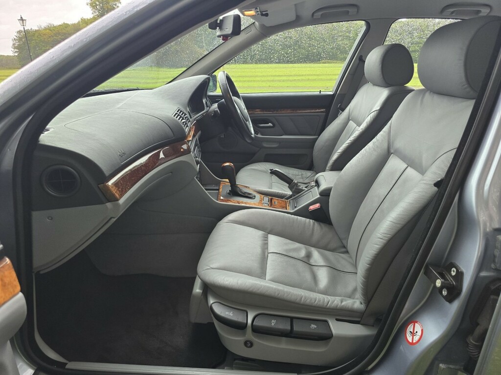 BMW 5 Series 2.5 525D Se Silver #55