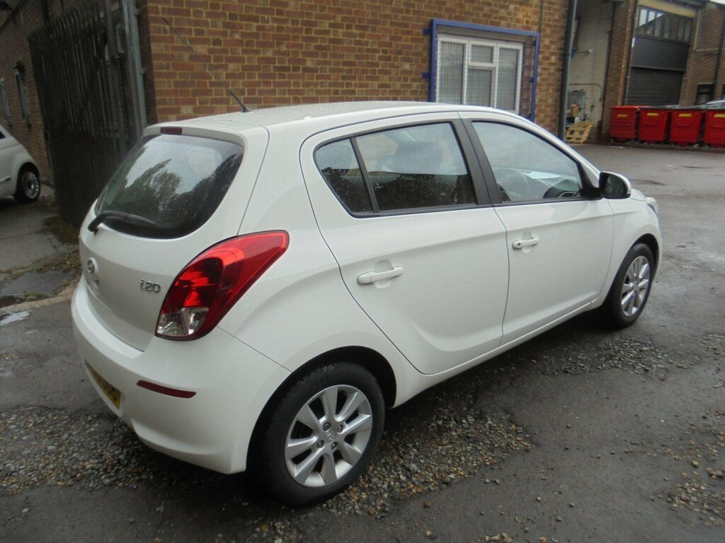 Hyundai I20 Classic White #8