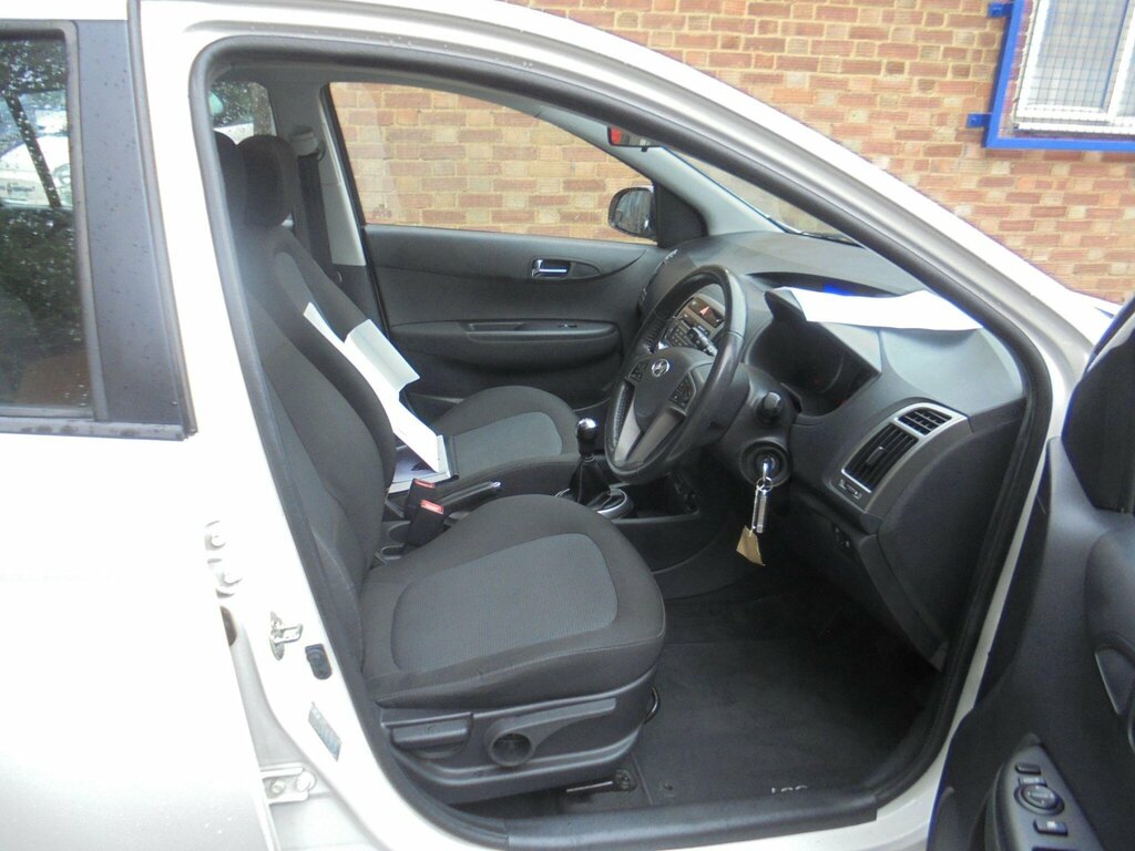 Hyundai I20 Classic White #12