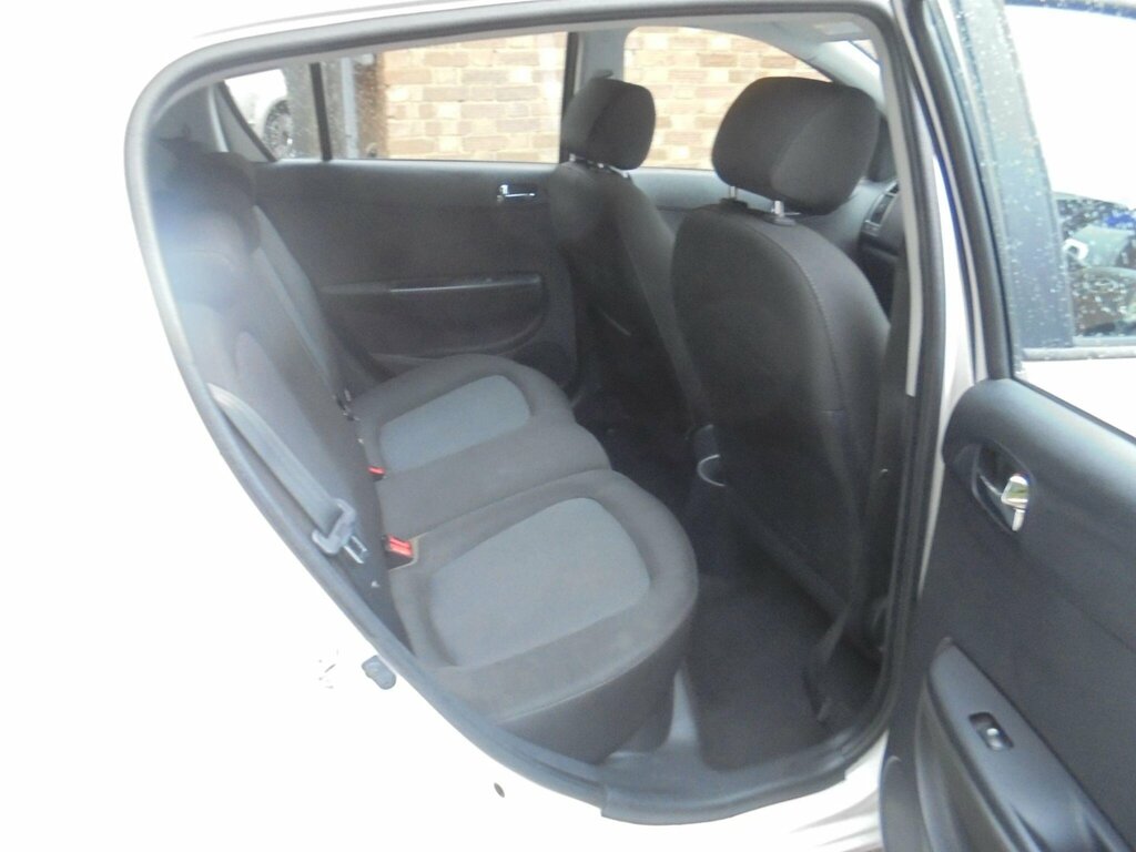 Hyundai I20 Classic White #16