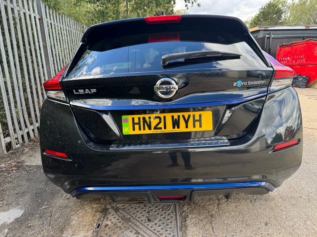 Nissan Leaf 40Kwh 10 Hatchback 150 Ps Black #4