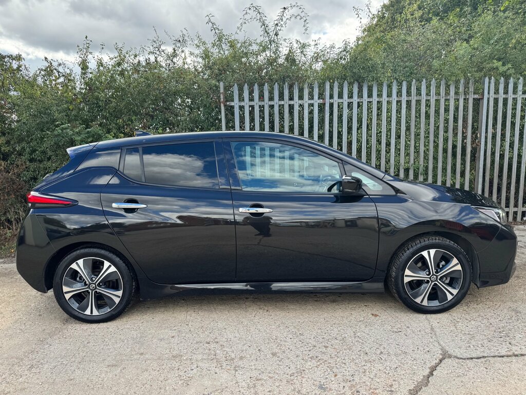Nissan Leaf 40Kwh 10 Hatchback 150 Ps Black #2