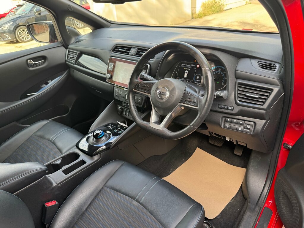 Nissan Leaf 110Kw N-connecta 40Kwh Red #35