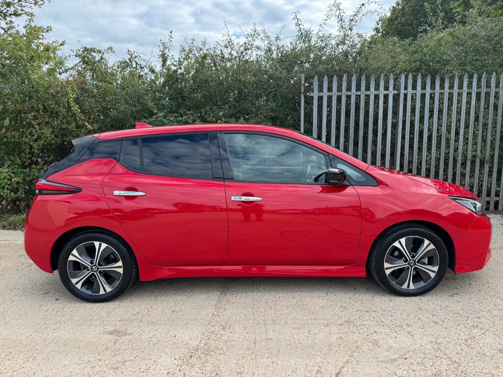 Nissan Leaf 40Kwh N-connecta Hatchback 150 Red #2