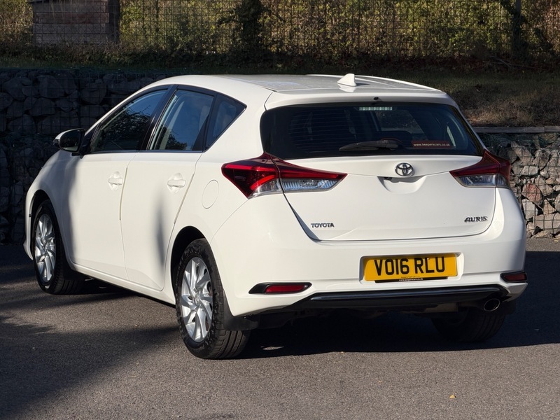 Toyota Auris 1.2 Vvt-i Icon Euro White #4