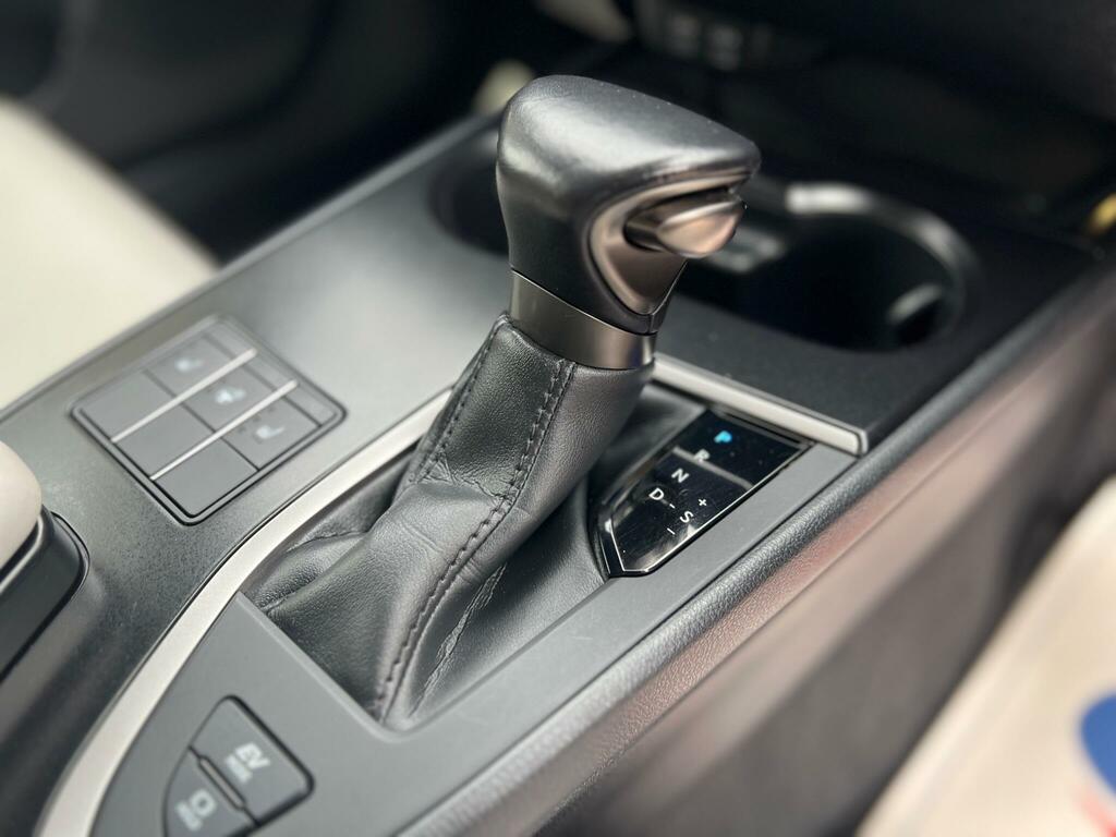 Lexus UX 250H 2.0  #37