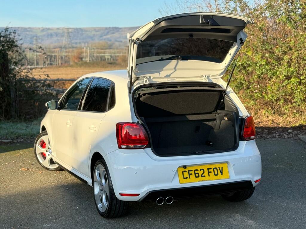 Volkswagen Polo Match Red #14