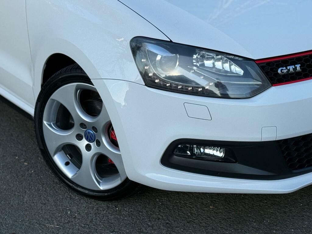 Volkswagen Polo Match Red #32